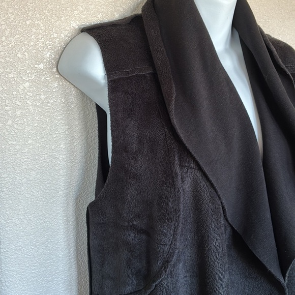 ANTHROPOLOGIE reversible black vest, plush or faux suede. M - Picture 8 of 17